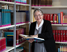 Schwester Irmgard Wieland – Bibelkennerin mit Herz und Hirn Schwester Irmgard Wieland – Bibelkennerin mit Herz und Hirn